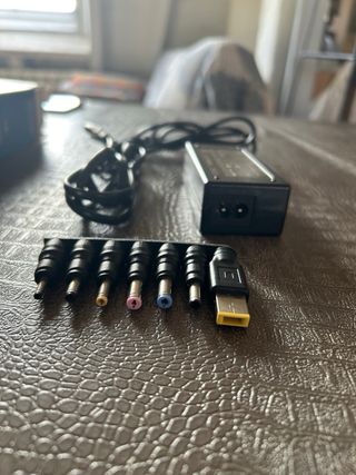 Cargador Universal Notebook 45W + 7 Conectores