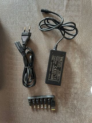 Cargador Universal Notebook 45W + 7 Conectores