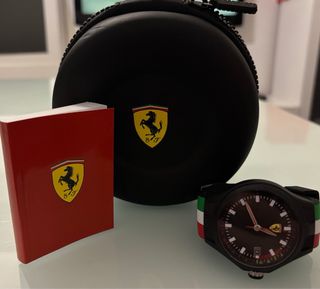 Reloj Scuderia Ferrari Negro y Rojo