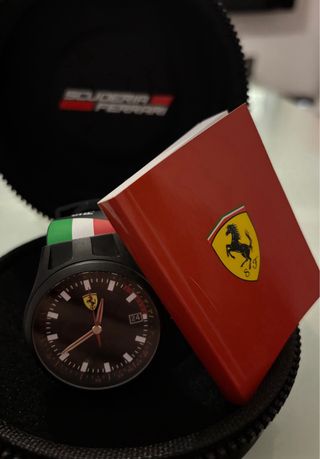 Reloj Scuderia Ferrari Negro y Rojo