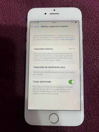 iPhone 8 bianco in vendita con tre custodie protettive