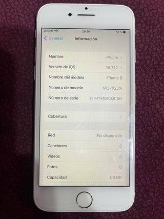 iPhone 8 bianco in vendita con tre custodie protettive