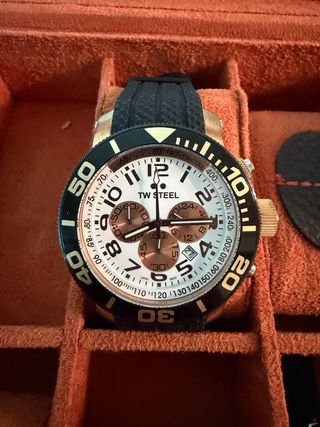 Reloj TW Steel Cronógrafo Blanco y Dorado