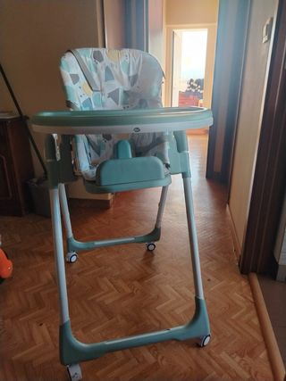 Silla de comer para bebé y moto de juguete