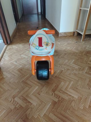 Silla de comer para bebé y moto de juguete