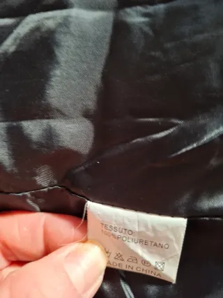 Cazadora efecto piel negra