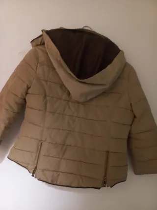 Chaqueta Zara Basic beige con capucha