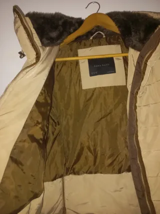 Chaqueta Zara Basic beige con capucha