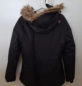 Abrigo Geographical Norway. Negro