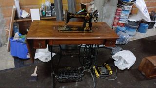 Máquina de coser Alfa antigua