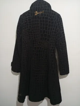 Abrigo Desigual. En perfecto estado