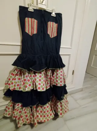 Falda flamenca volantes de lunares con dos blusas