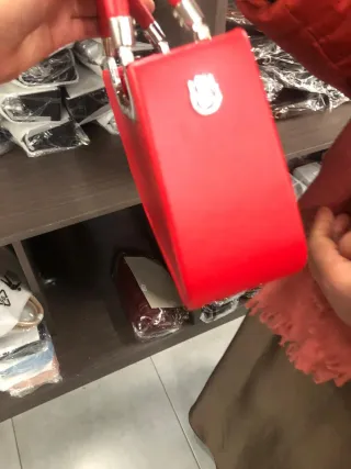 Bolso de mano rojo