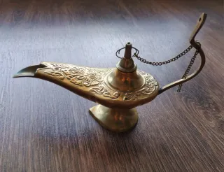 Lámpara de Aladino decorativa de latón