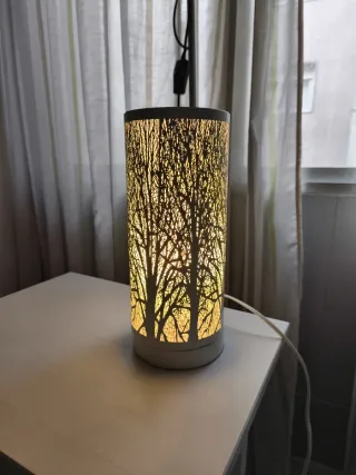Lámpara de mesa diseño árbol.