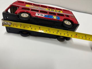 Autobús de hojalata de dos pisos