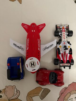 Lote 4 vehículos: avión y coches.