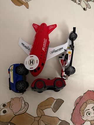 Lote 4 vehículos: avión y coches.