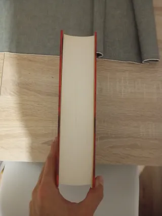 Las tinieblas y el alba / The Evening and the M...