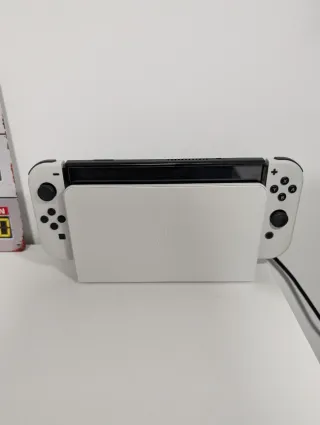 Nintendo Switch OLED Blanca. Con mandos y funda