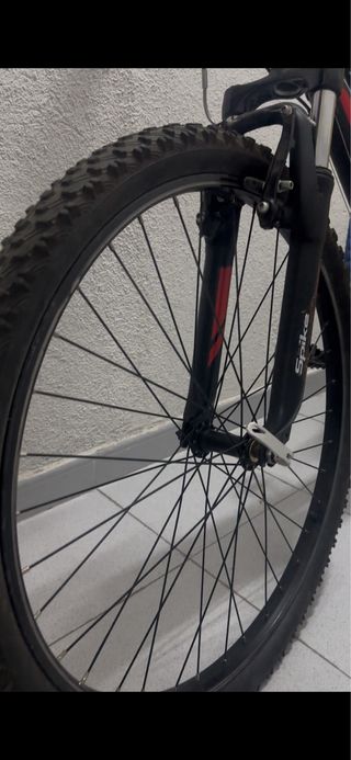 Bicicleta BH Spike Junior Negra/Roja casi sin usar