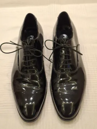 Zapatos de la firma Prada.