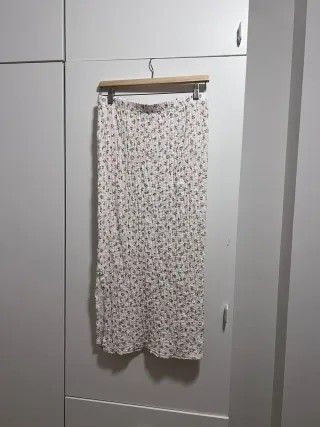 Falda midi floral blanca Mango