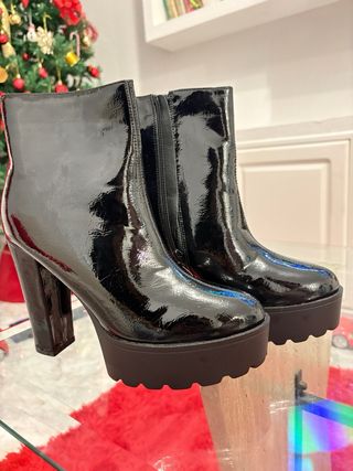 Botines negros charol plataforma tacón
