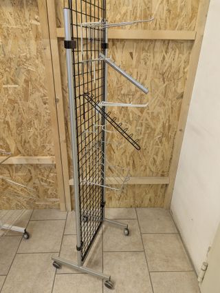 Carrelli espositori griglia nuovi per ceste bracci