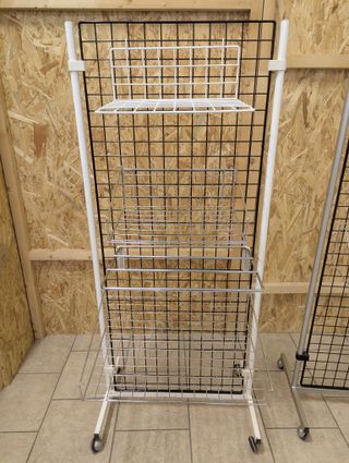 Carrelli espositori griglia nuovi per ceste bracci