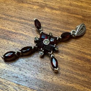 Cruz de Plata y Granates