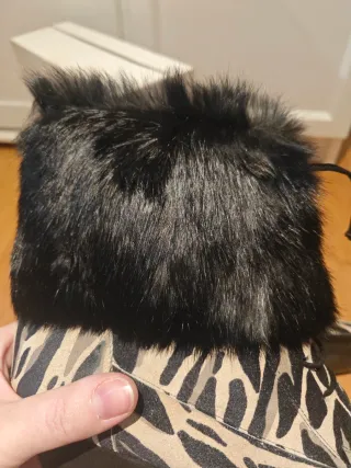 Botines cuña piel estampado cebra talla 42