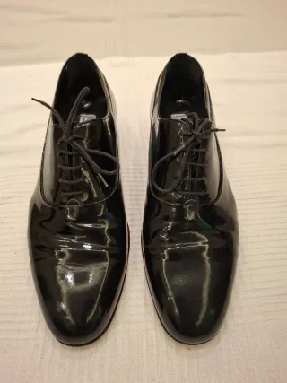 Zapatos de la firma Guy Laroche Paris.