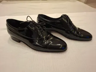 Zapatos de la firma Guy Laroche Paris.