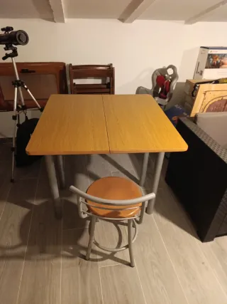 Mesa de cocina plegable de madera y metal