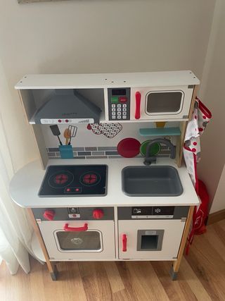 Cocina de juguete de madera