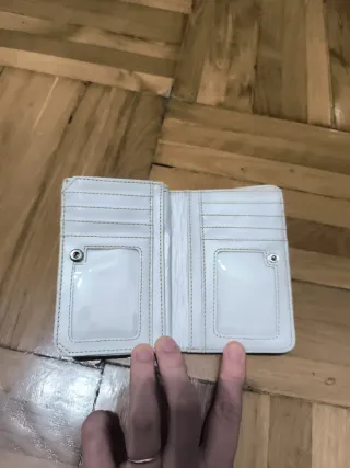 Cartera con diseño de moda
