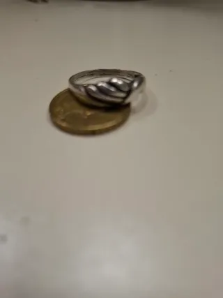 Anillo de bisutería plateado y dorado