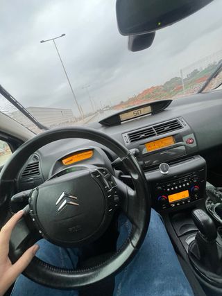 Citroen C4 2005 o cambio por moto grande 600 o mas