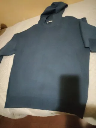 Jersey con capucha azul hombre manga larga.