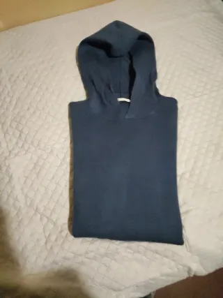 Jersey con capucha azul hombre manga larga.