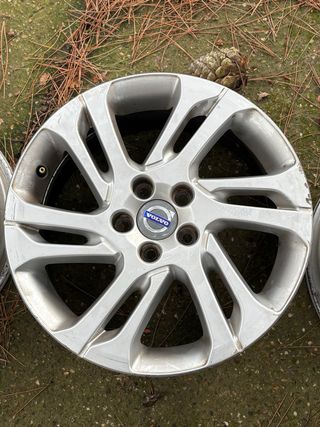 Llantas Volvo XC 17 pulgadas (sin neumáticos)