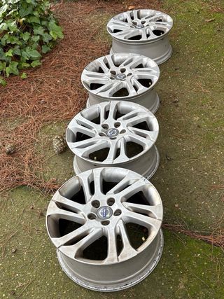 Llantas Volvo XC 17 pulgadas (sin neumáticos)
