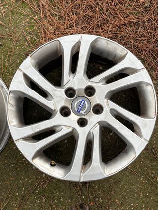 Llantas Volvo XC 17 pulgadas (sin neumáticos)