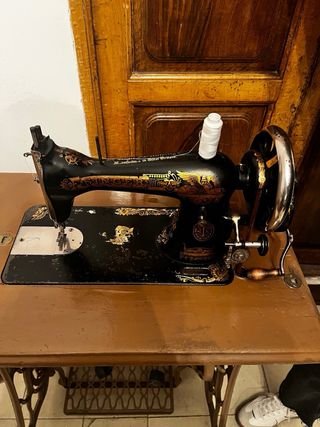 Máquina de coser Singer antigua