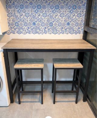 Mesa alta cocina con 2 taburetes