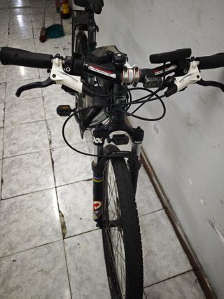 Bicicleta Eléctrica Cannondale Verde.