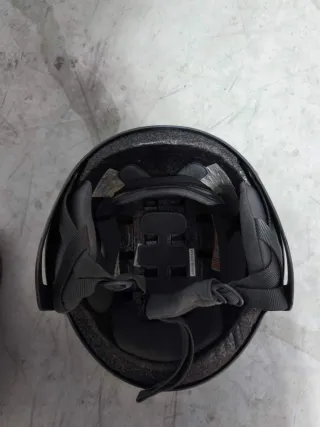 Casco de esquí gris de chica con detalles amarillo