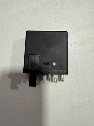 Relé 028 906 125 B VW Audi Skoda