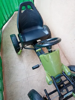 Kart a pedales verde y negro